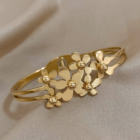 DODOHAO Classics Flower Shape Stainless Steel Bracelet For Women Gloss Waterproof Bracelet Exquisite Retro Daily Jewelry Gift
