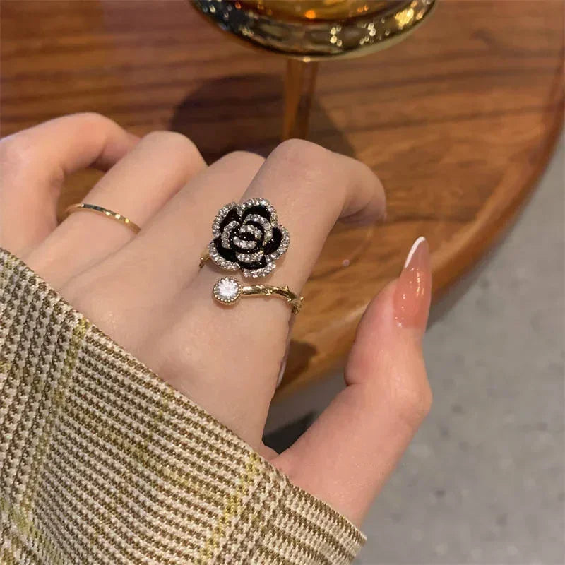 Fashion Black Rose Shaped Metal Adjustable Opening Rings for Woman Girls Luxury Zircon Index Finger Rings Jewelry Party