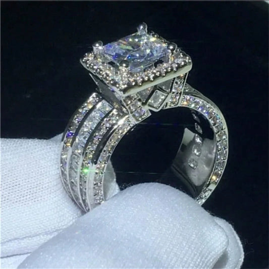 Luxurious Fashion Silver Color Wedding Rings for Women Exquisite Inlaid with White Zircon Party Engagement Ring Jewelry