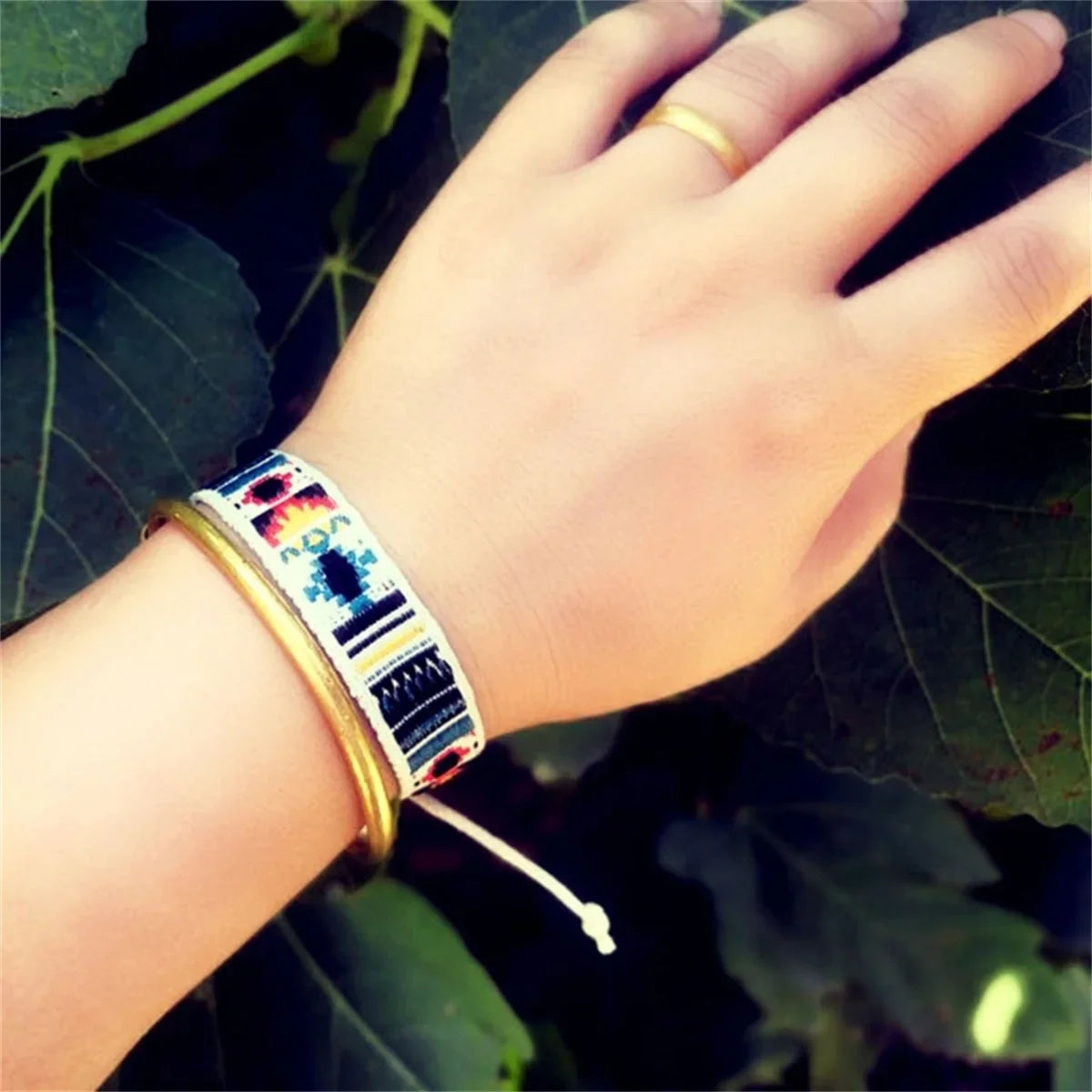 1pcs Boho Strawberry Flower Embroidered Bracelet for Kids Handmade Braided Bracelet Friendship Wrap Thread Woven Wristbands