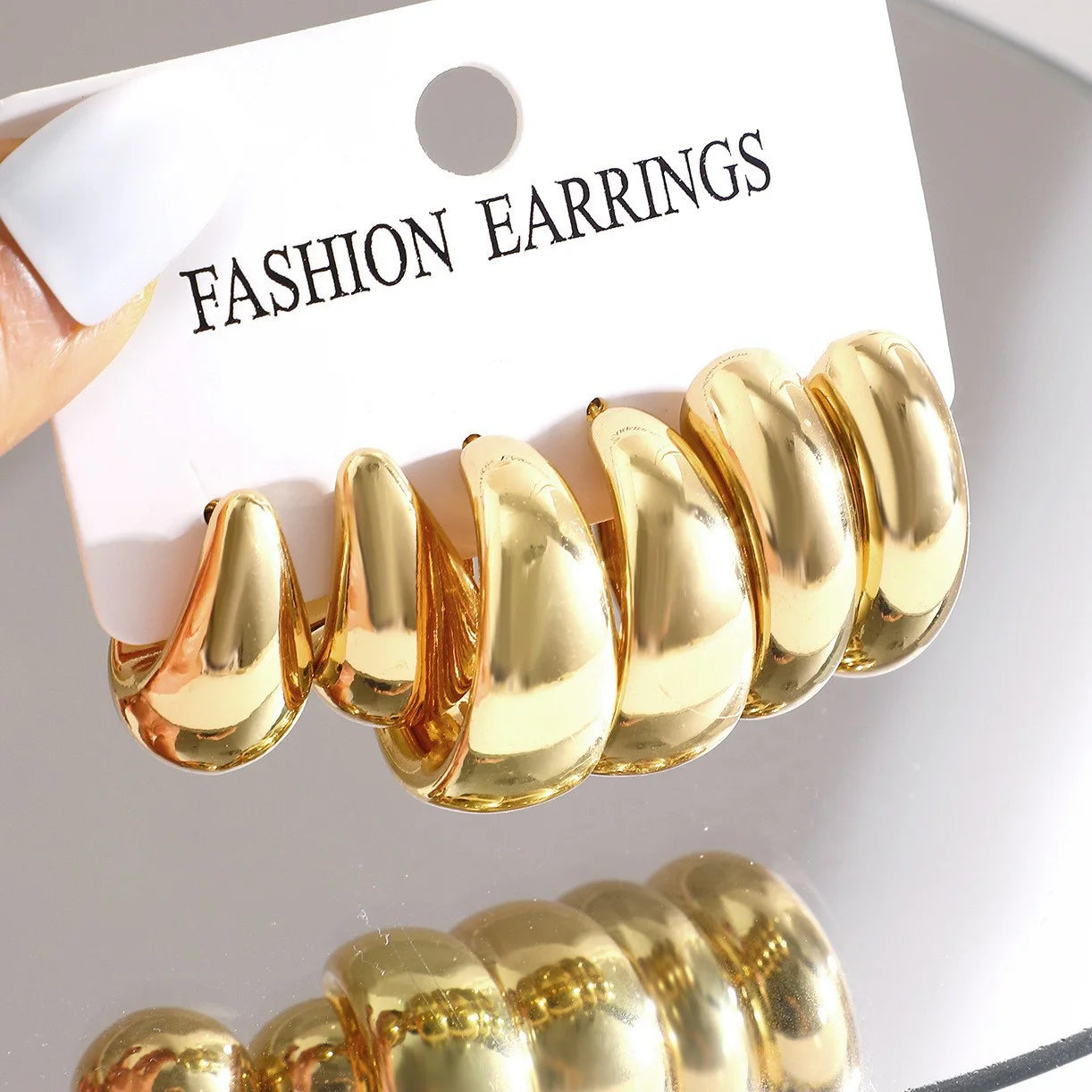 Vintage Elegant Teardrop Stud Earring Set Chic Simple Fashion Lightweight Earrings for Women Daily Wear Party Jewelry Gift 2025