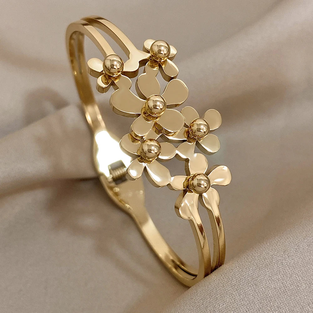DODOHAO Classics Flower Shape Stainless Steel Bracelet For Women Gloss Waterproof Bracelet Exquisite Retro Daily Jewelry Gift