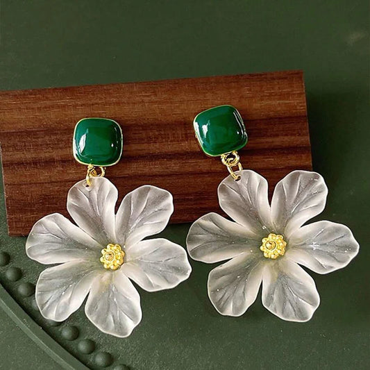 Obega White Flower Charm Square Metal Green Epoxy Drop Earrings For Women Bohemia Romantic Camellia Flower Dangle Earring Luxury