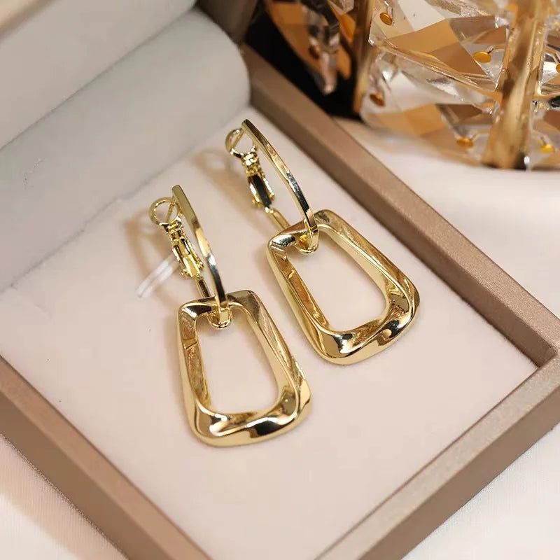 New 2025 Simple Smooth 14K Gold Plated Earrings Women's Dangles Luxury Chunky Earring Hoop Dangles Ins Ladies Gifts for Girls