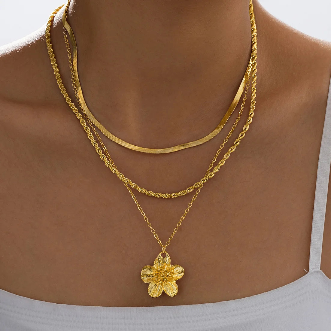 2pcs Retro Gold Color Flower Pendant Necklaces for Women Simple Elegant Snake Chain Necklace Set Fashion Aesthetic Charm Jewelry