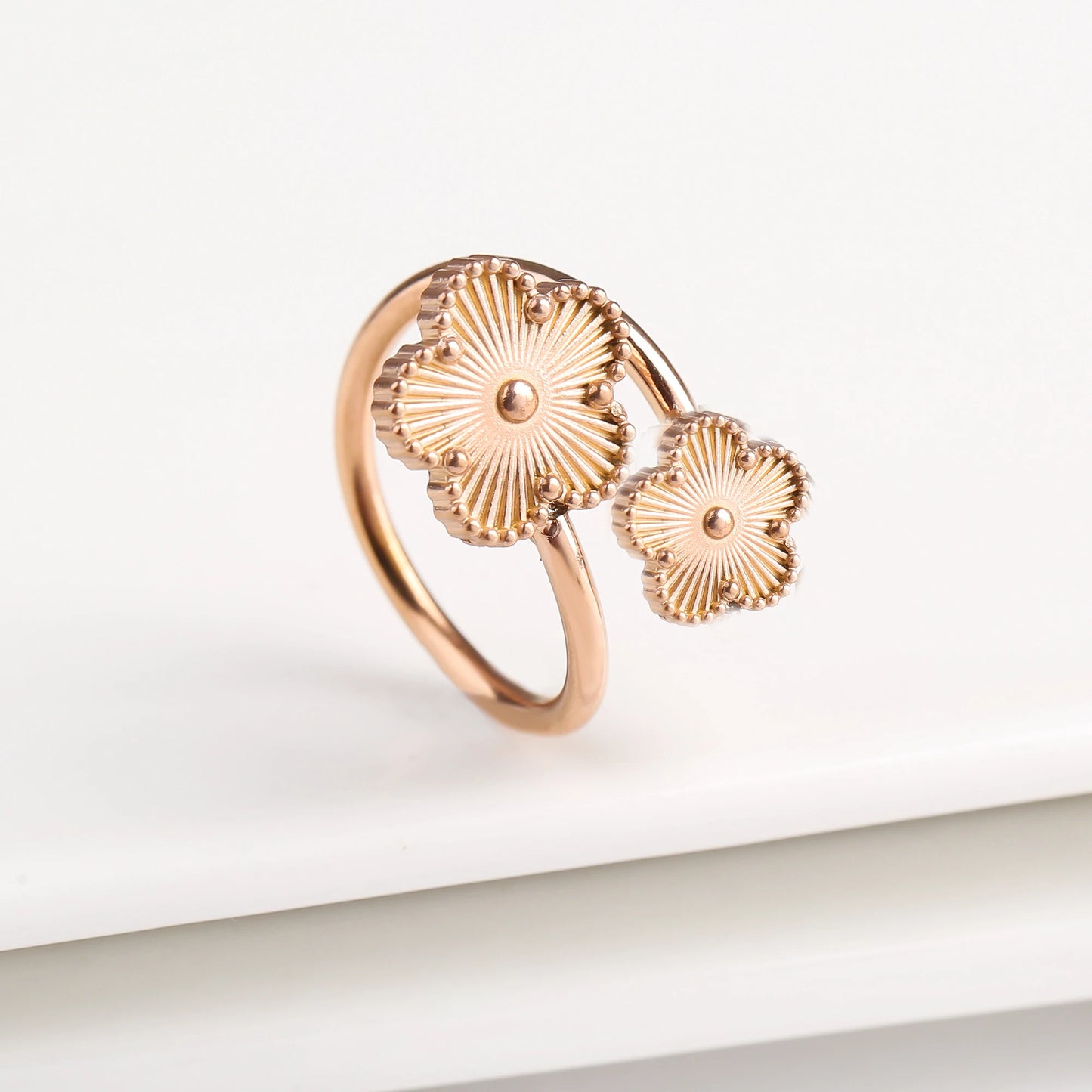Classic Luxury Clover Metal Laser Stainless Steel Five Leaf Flower Open Ring Simple for Woman Girl New Fashion Party Jewelry