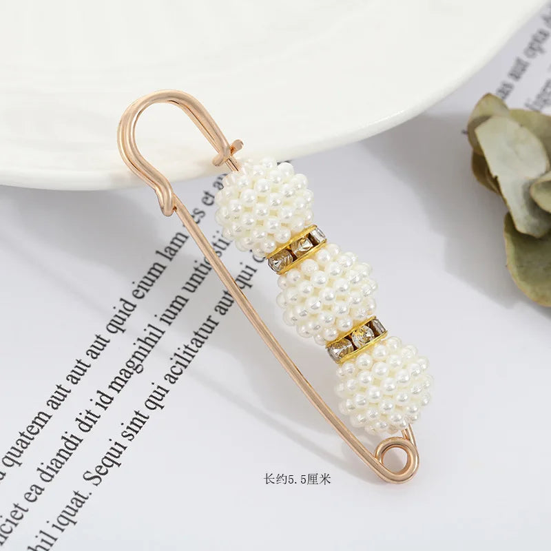 Women New Skirt Waist Artifact Waist Pin Cute Imitation Pearl Rhinestone Brooch Anti-lighting Pin Jewelry H1379
