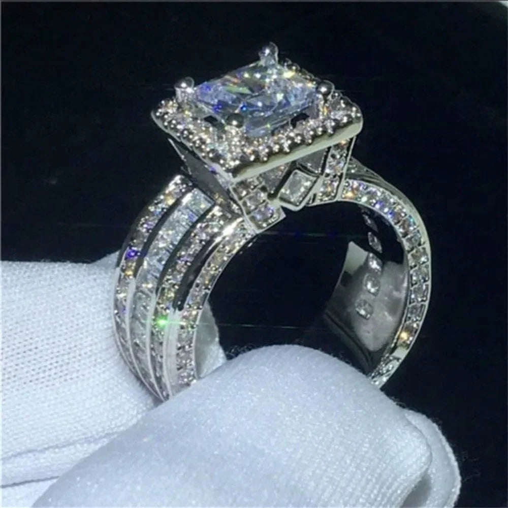 Luxurious Fashion Silver Color Wedding Rings for Women Exquisite Inlaid with White Zircon Party Engagement Ring Jewelry