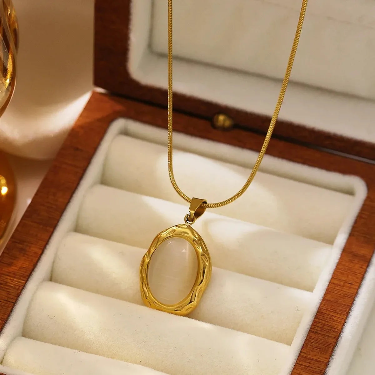 Luxury 18K Gold Plated Stainless Steel Oval Shape White Cat Eye Opal Stone Pendant Necklace Fashion Jewelry