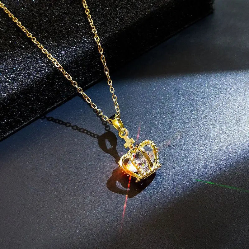 Fashion Design Small Lantern Rose Necklace Classic Personality Hollow Queen Crown Jewelry Clavicle Chain Party Gift