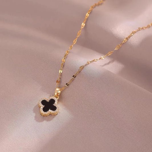 A sweater chain for women's autumn and winter fashion, a delicate and elegant style necklace, light luxury