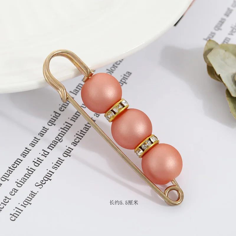 Women New Skirt Waist Artifact Waist Pin Cute Imitation Pearl Rhinestone Brooch Anti-lighting Pin Jewelry H1379