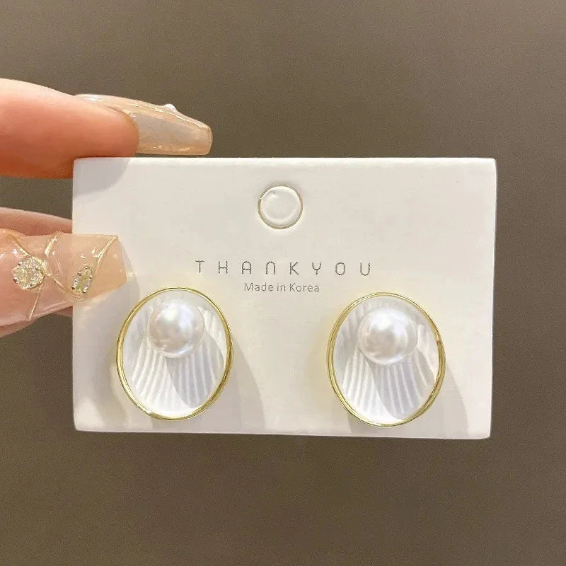 Pure White Women's Dangle Earrings Blooming Flower Acrylic Enamel Butterfly Imitation Pearl Heart Hanging Earrings Elegant brinc