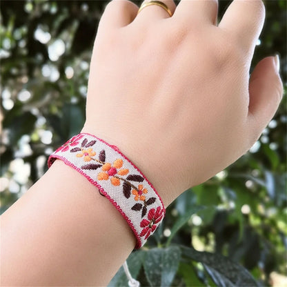 1pcs Boho Strawberry Flower Embroidered Bracelet for Kids Handmade Braided Bracelet Friendship Wrap Thread Woven Wristbands