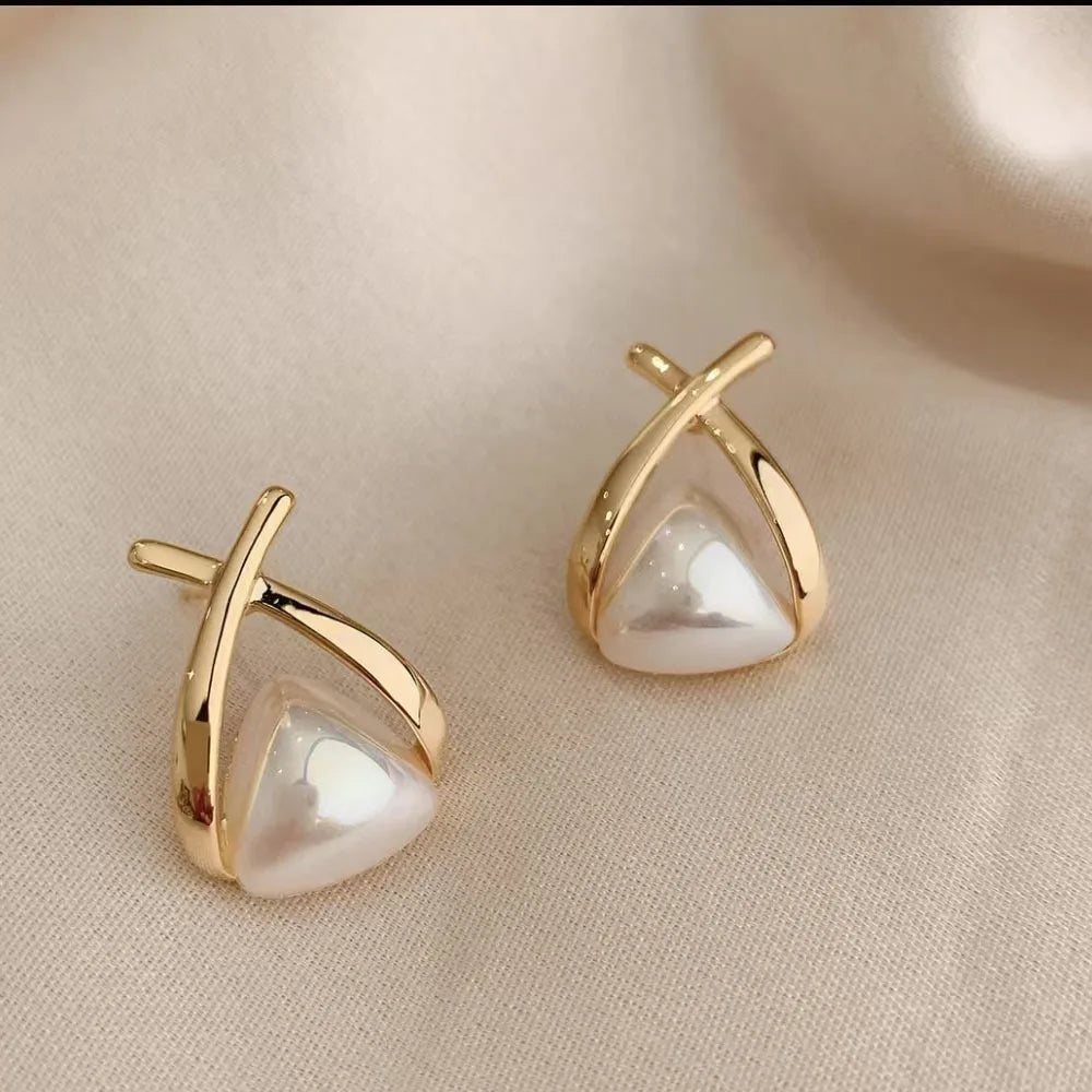 Imitation Pearl Earrings For Women Heart Round Stud Earrings Elegant Love Ear Stud Party Wedding Jewelry Valantine Day Gifts
