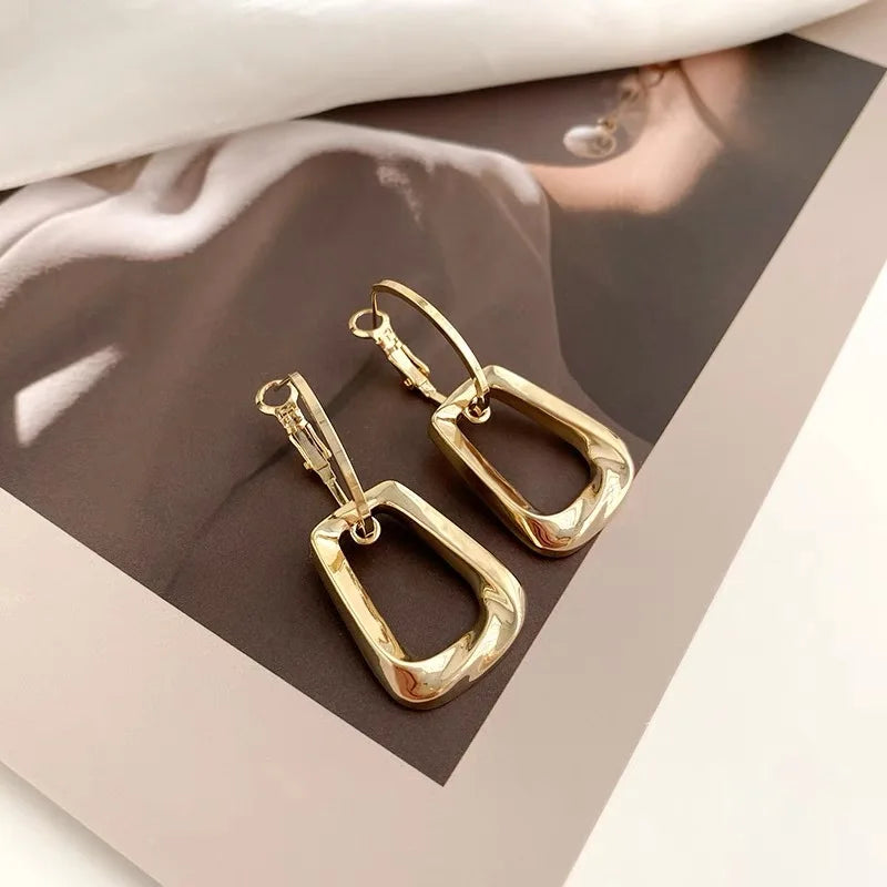 New 2025 Simple Smooth 14K Gold Plated Earrings Women's Dangles Luxury Chunky Earring Hoop Dangles Ins Ladies Gifts for Girls