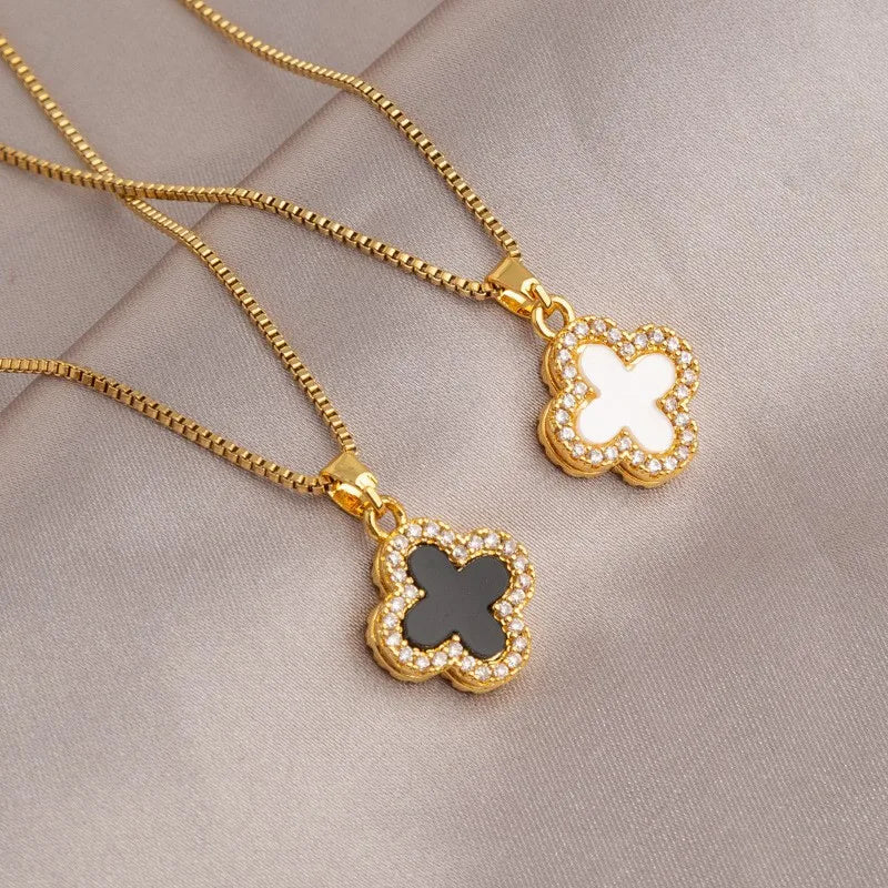 A sweater chain for women's autumn and winter fashion, a delicate and elegant style necklace, light luxury