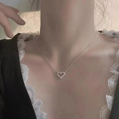 1Pcs Simple Chokers Necklace for Women Heart Shaped Pendant Necklaces Bohemia Cheap Jewelry for Girls Clavicular Chain jewelry
