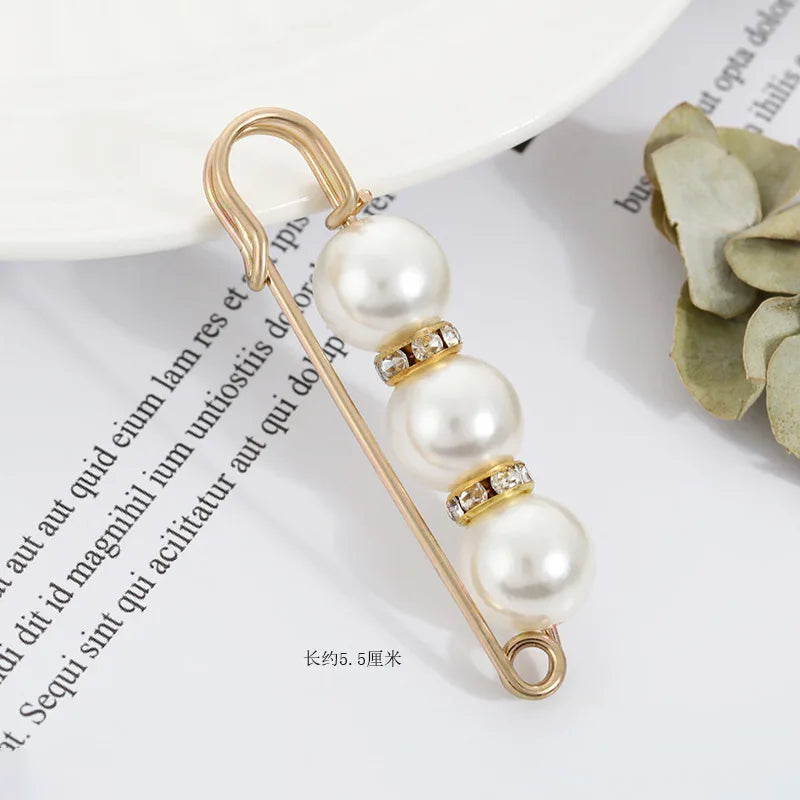 Women New Skirt Waist Artifact Waist Pin Cute Imitation Pearl Rhinestone Brooch Anti-lighting Pin Jewelry H1379