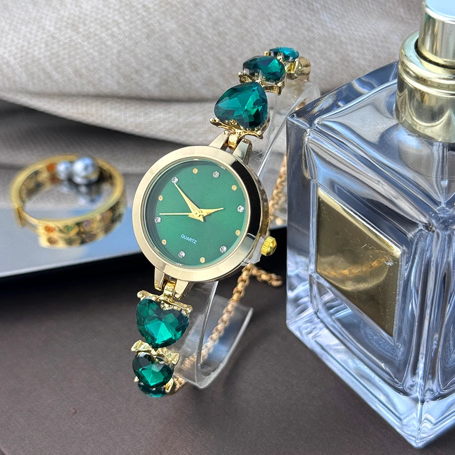 Ladies' quartz watch with three heart-shaped diamond-encrusted bracelet round alloy case and mixed scale simple light luxury