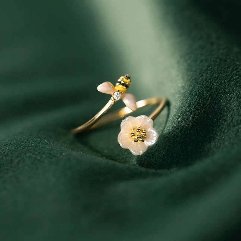 WANTME 925 Sterling Silver Fashion Unique Design Bee Shell Romantic Flower Finger Ring for Women Elegant Christmas Party Jewelry