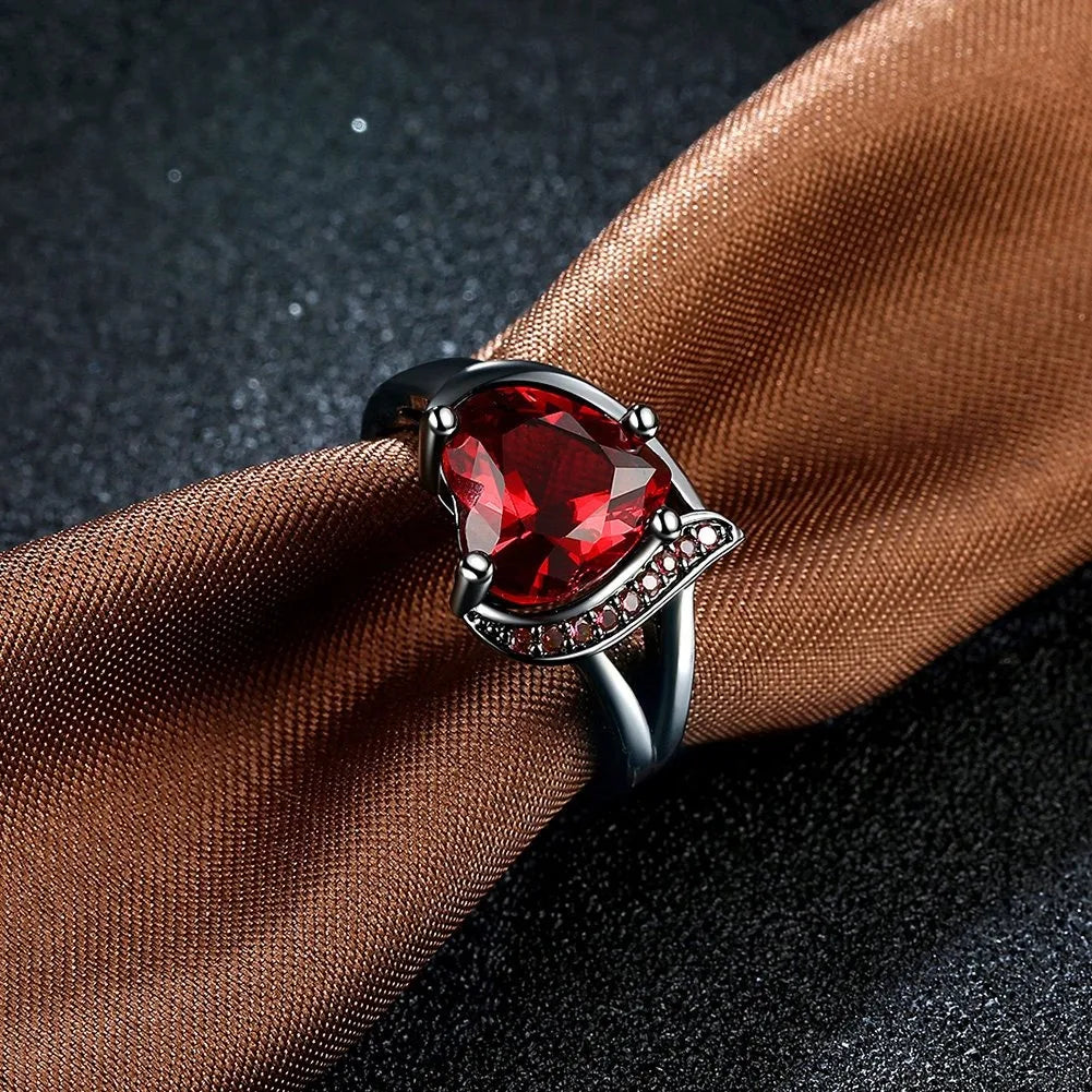 Fashion Couple Rings Romantic Women Heart Red Rhinestones Zircon Ring Men Stainless Steel Celtic Dragon Rings Wedding Jewelry