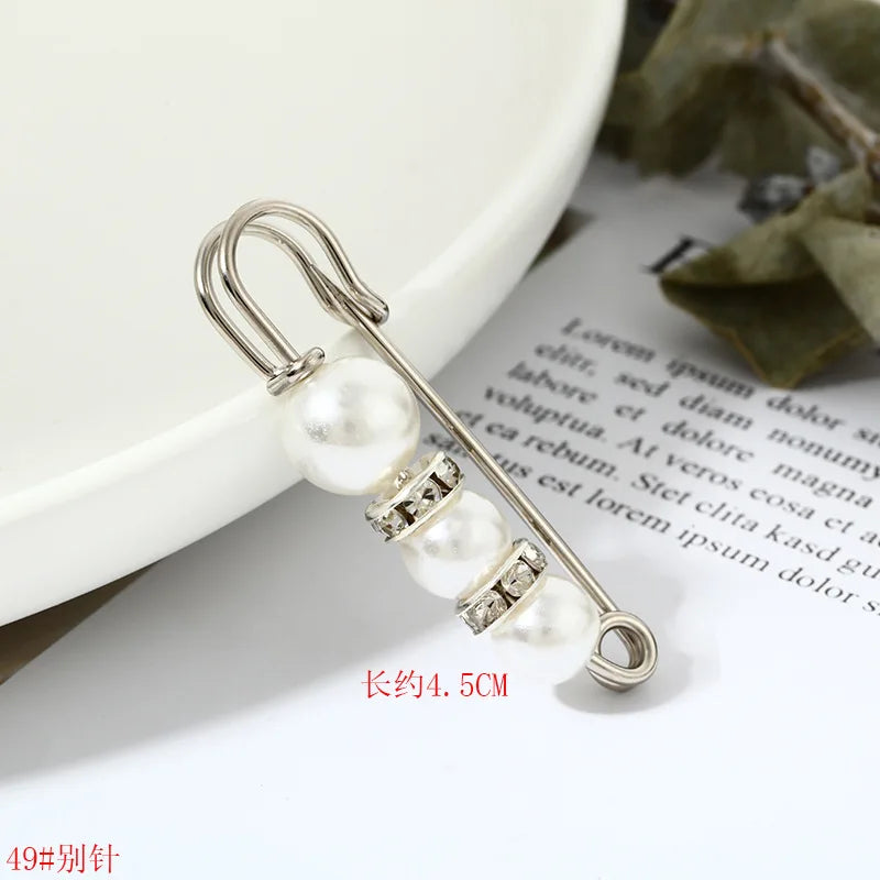 Women New Skirt Waist Artifact Waist Pin Cute Imitation Pearl Rhinestone Brooch Anti-lighting Pin Jewelry H1379