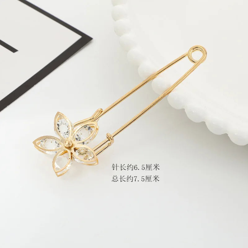 Women New Skirt Waist Artifact Waist Pin Cute Imitation Pearl Rhinestone Brooch Anti-lighting Pin Jewelry H1379