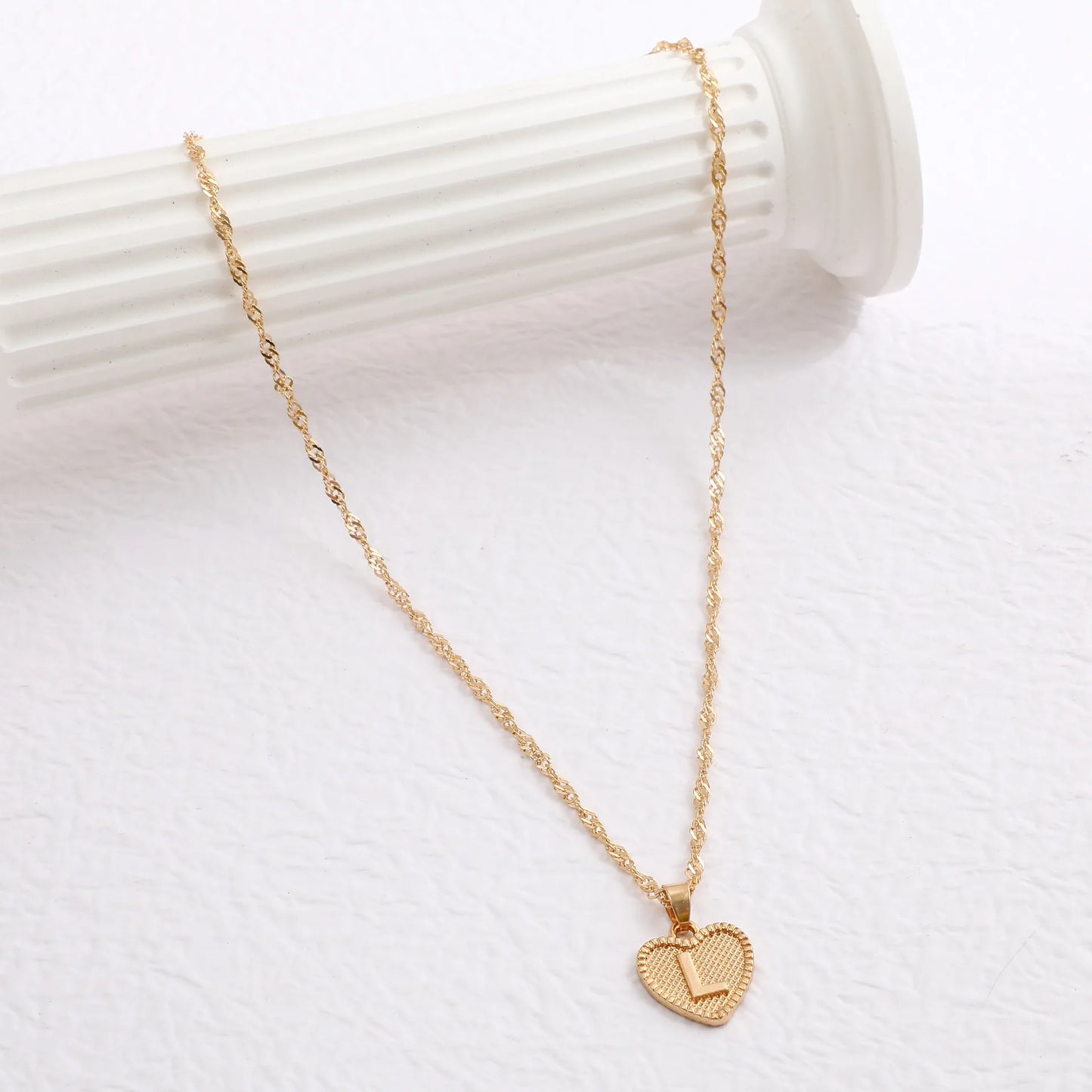 A-Z 26 Initials Name Necklaces Heart Pendant Letter Alphabets Necklace for Women 2023 Female Choker Chains Jewelry Trendy Gifts
