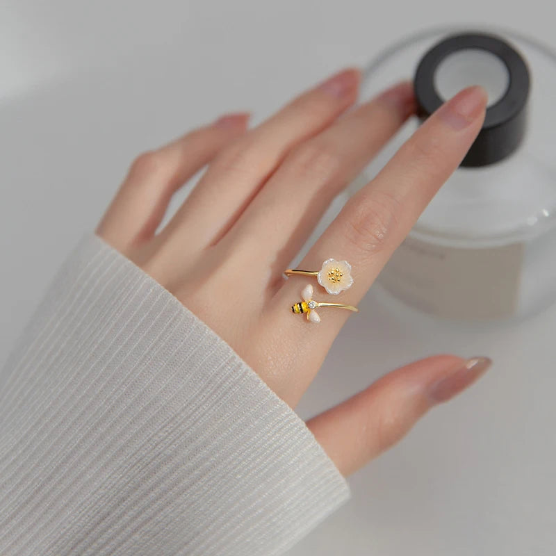 WANTME 925 Sterling Silver Fashion Unique Design Bee Shell Romantic Flower Finger Ring for Women Elegant Christmas Party Jewelry
