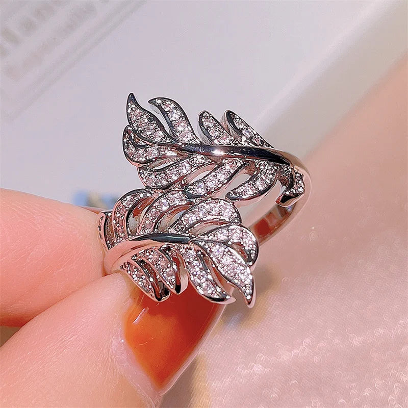 Huitan Fashion Fresh Style Leaves Finger Ring for Women Silver Plated Crystal Cubic Zirconia Ring Wedding Ceremony Party Jewelry