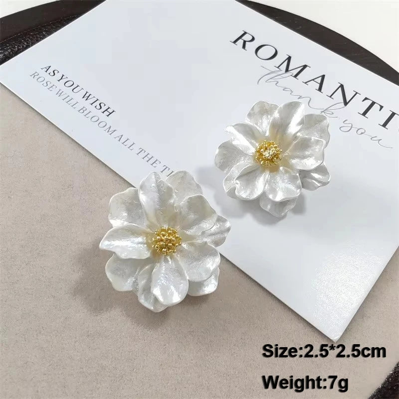 Pure White Women's Dangle Earrings Blooming Flower Acrylic Enamel Butterfly Imitation Pearl Heart Hanging Earrings Elegant brinc