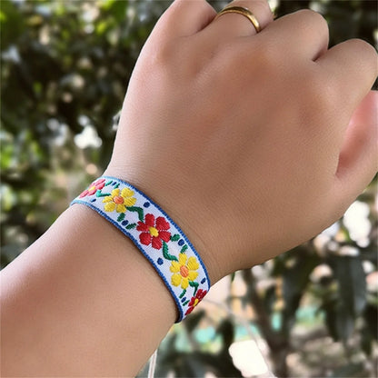 1pcs Boho Strawberry Flower Embroidered Bracelet for Kids Handmade Braided Bracelet Friendship Wrap Thread Woven Wristbands