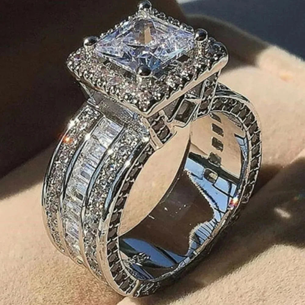 New Retro Simple Men and Women A Variety of Trends of Light Luxury Fashion Ring Personality Party Popular Gift Ring Jewellery