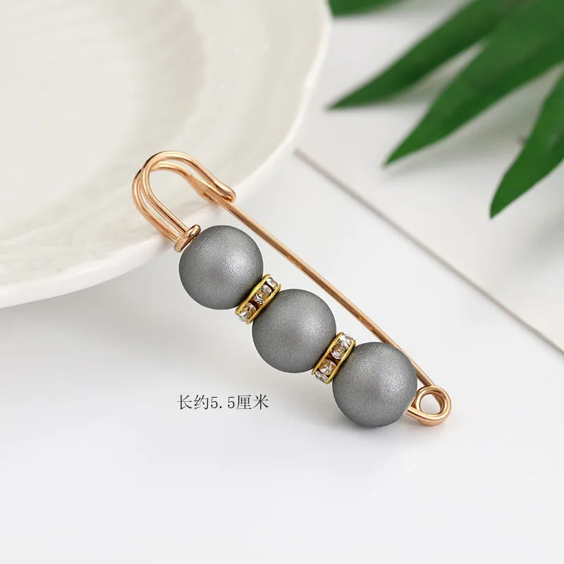 Women New Skirt Waist Artifact Waist Pin Cute Imitation Pearl Rhinestone Brooch Anti-lighting Pin Jewelry H1379