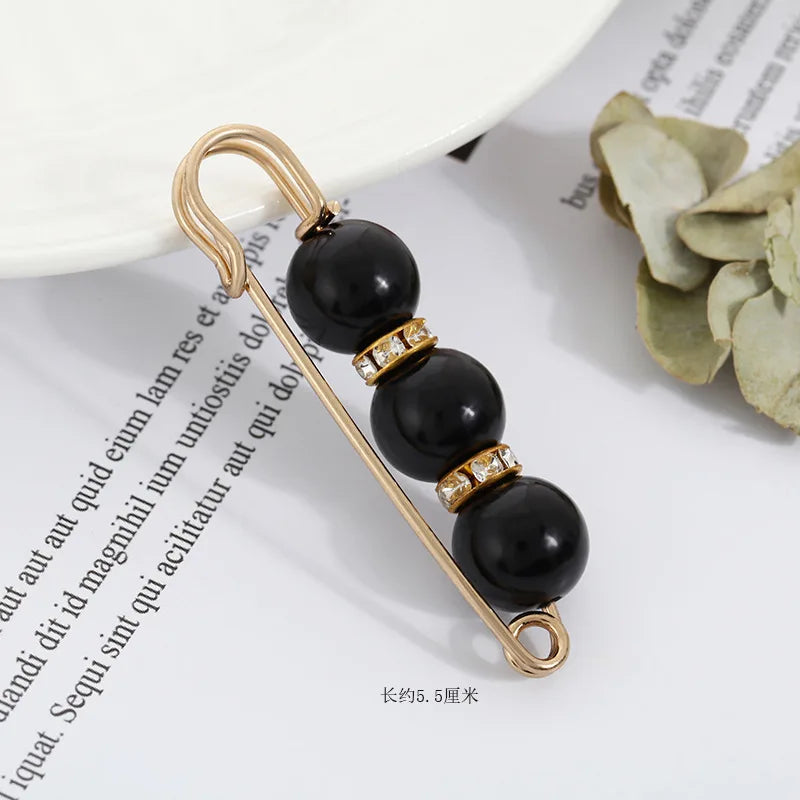 Women New Skirt Waist Artifact Waist Pin Cute Imitation Pearl Rhinestone Brooch Anti-lighting Pin Jewelry H1379