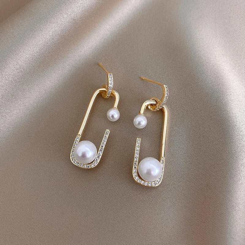 Geometric Hollow Out Metal Rectangle Dangle Earrings for Women Crystal Imitation Pearl Drop Earrings Simple Statement Jewelry