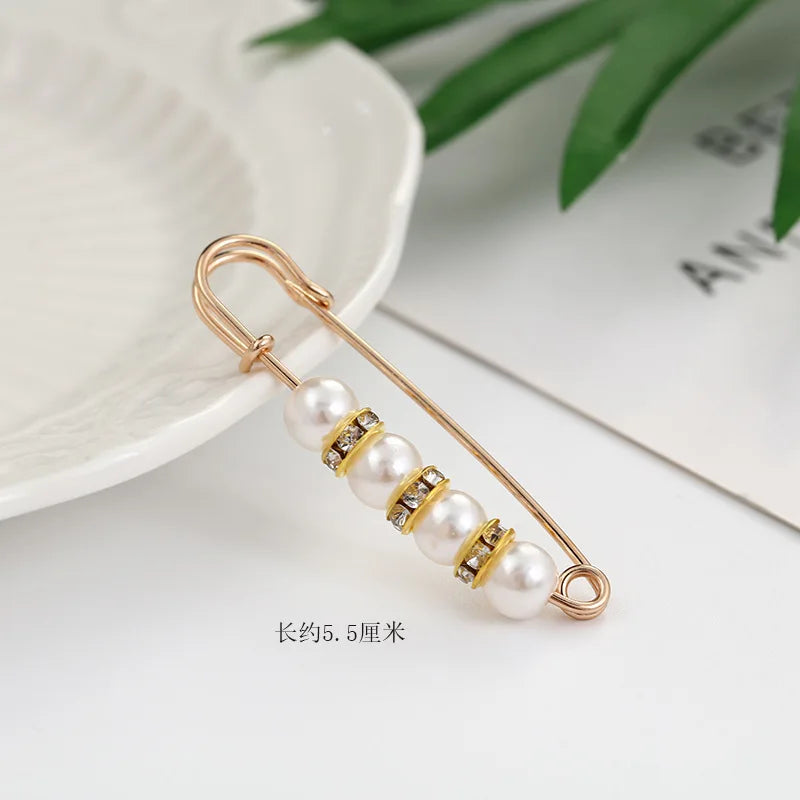 Women New Skirt Waist Artifact Waist Pin Cute Imitation Pearl Rhinestone Brooch Anti-lighting Pin Jewelry H1379