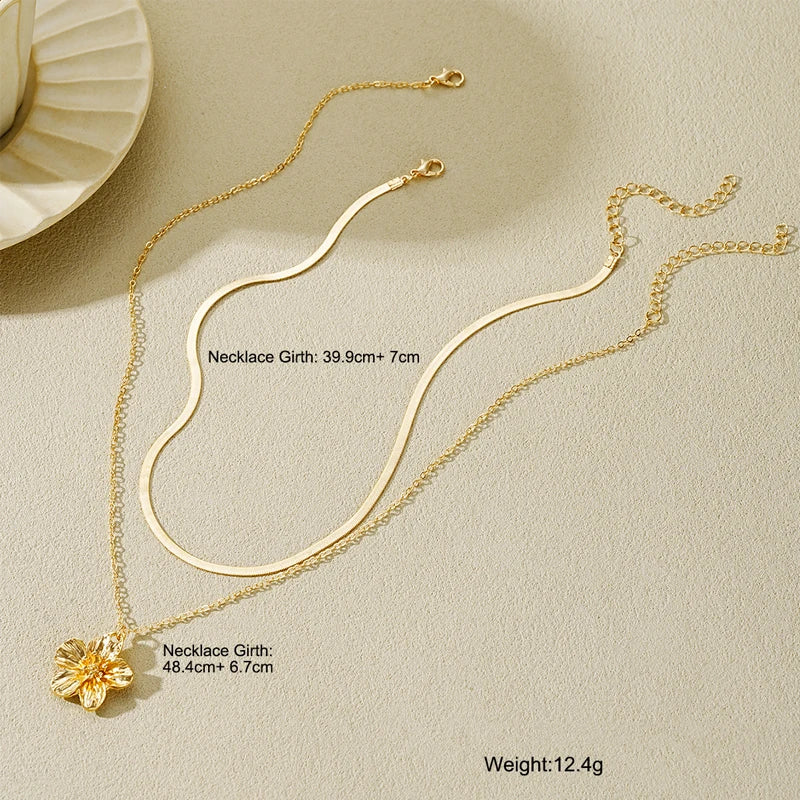 2pcs Retro Gold Color Flower Pendant Necklaces for Women Simple Elegant Snake Chain Necklace Set Fashion Aesthetic Charm Jewelry