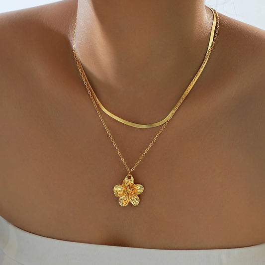 2pcs Retro Gold Color Flower Pendant Necklaces for Women Simple Elegant Snake Chain Necklace Set Fashion Aesthetic Charm Jewelry