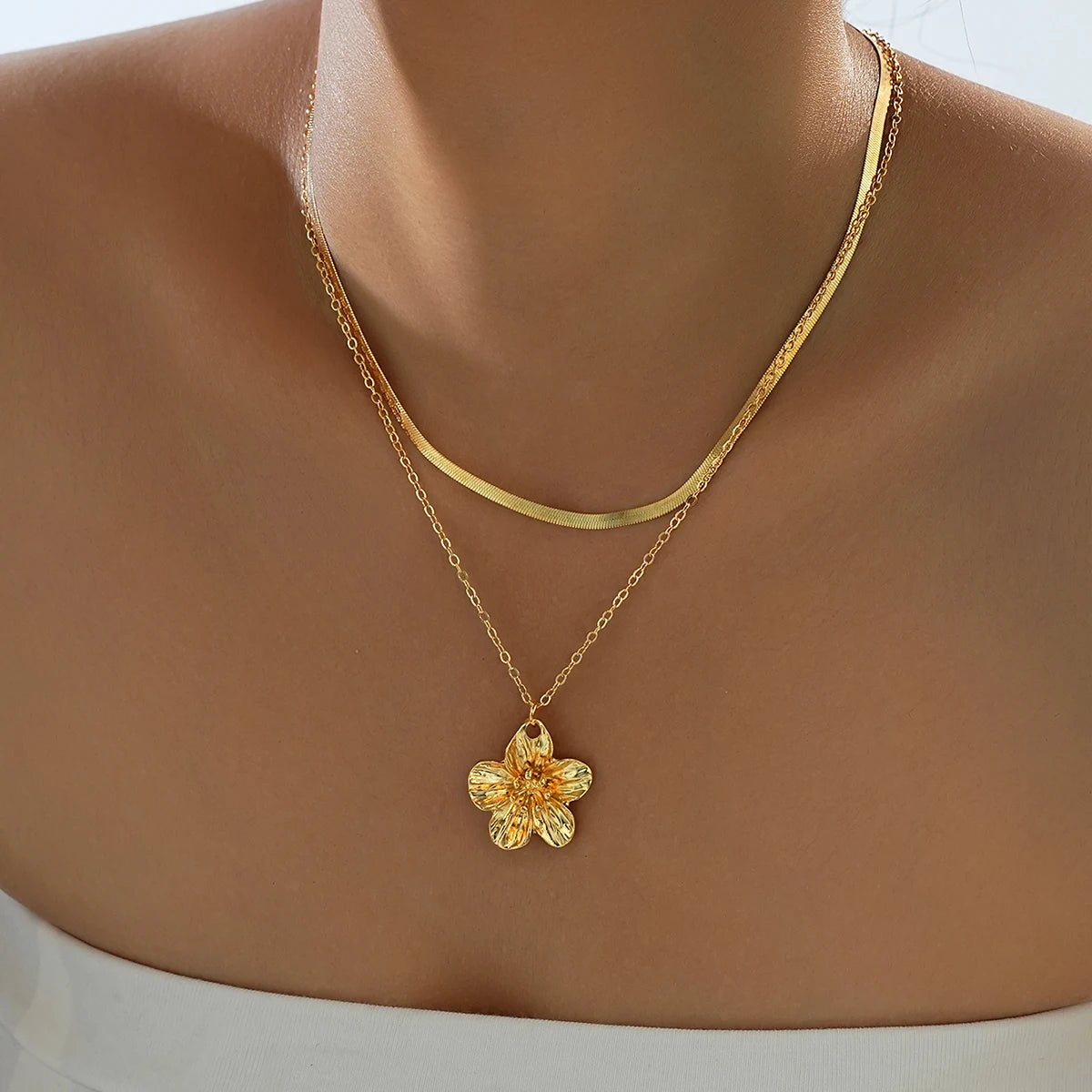 2pcs Retro Gold Color Flower Pendant Necklaces for Women Simple Elegant Snake Chain Necklace Set Fashion Aesthetic Charm Jewelry